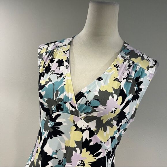 Floral Sleeveless v-neck Dress size medium - Picture 2 of 10